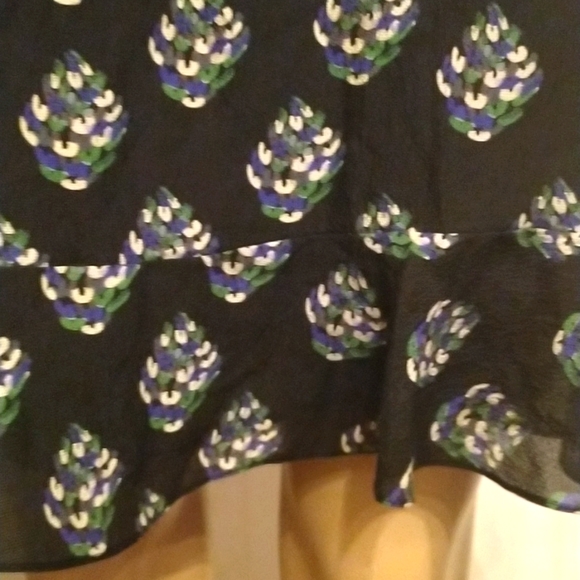 - 🌺Gorgeous silk DVF black shift dress with beautiful ruffle detailing Sz2 - Picture 4 of 9